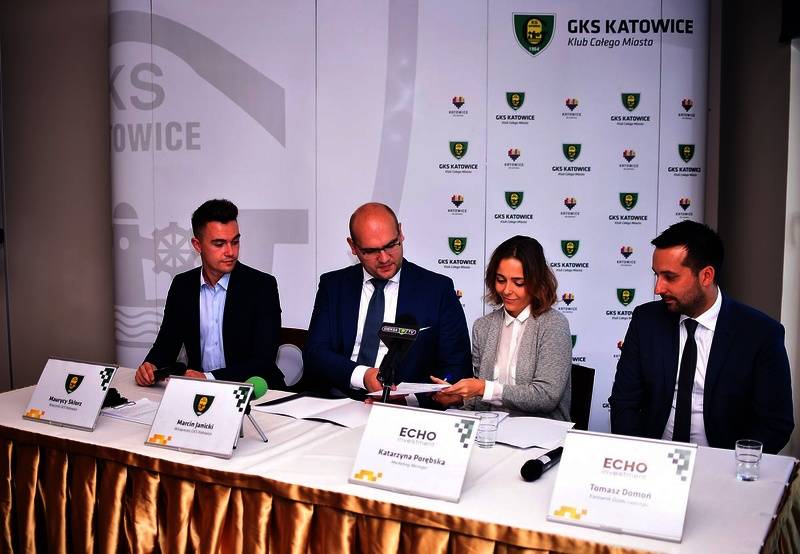Galeria Libero wspiera żeńską drużynę piłki nożnej GKS Katowice