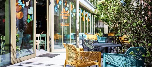 Rozgość się w Browarach Warszawskich - restauracyjne ogródki zapraszają pierwszych gości