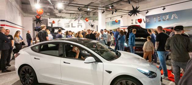 Tesla w Libero Katowice – pierwszy showroom luksusowych samochodów elektrycznych na południu Polski