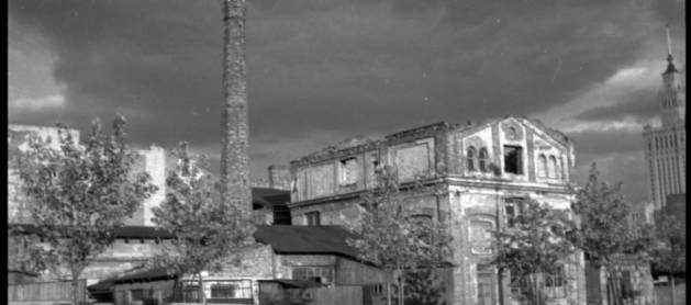 Żelazne łóżka, polskie steny i barykada